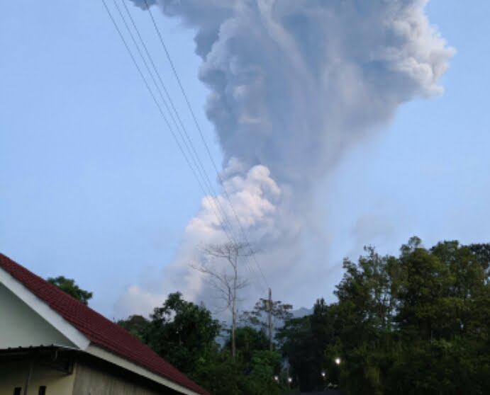 Pagi Ini Gunung Merapi Erupsi Lagi