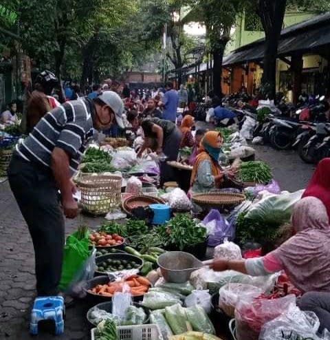 Wabah Corona : Pasar Sentul Tetap Ramai