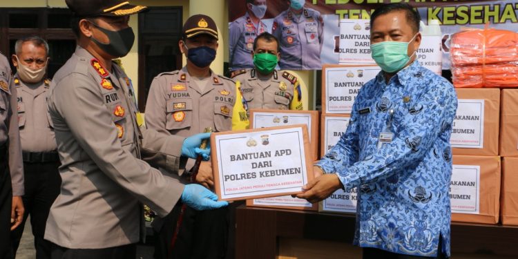 Polres Kebumen Berikan Bantuan APD kepada RSUD Dr Soedirman