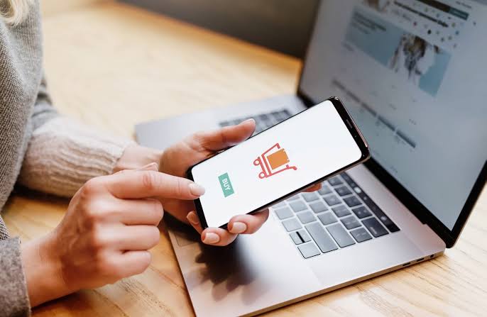 Apa Beda Marketplace dan E-Commerce? Mana yang Lebih Menguntungkan?