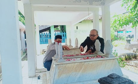 Ziarah Makam Pendiri Bernas dan Pendiri Kantor Berita Antara