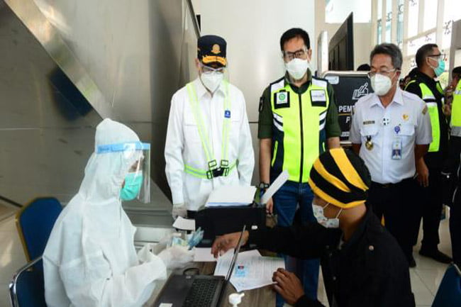 Menhub Tinjau Penerapan Prokes dan Tes Covid-19 di Bandara Soetta