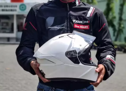 Berikut 7 Hal yang Perlu Diperhatikan Bikers Saat Memilih Helm
