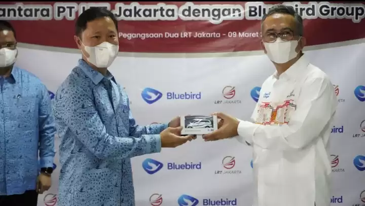 Kolaborasi PT LRT Jakarta dan PT Blue Bird Group Tbk, Permudah Akses Layanan Teknologi Digital