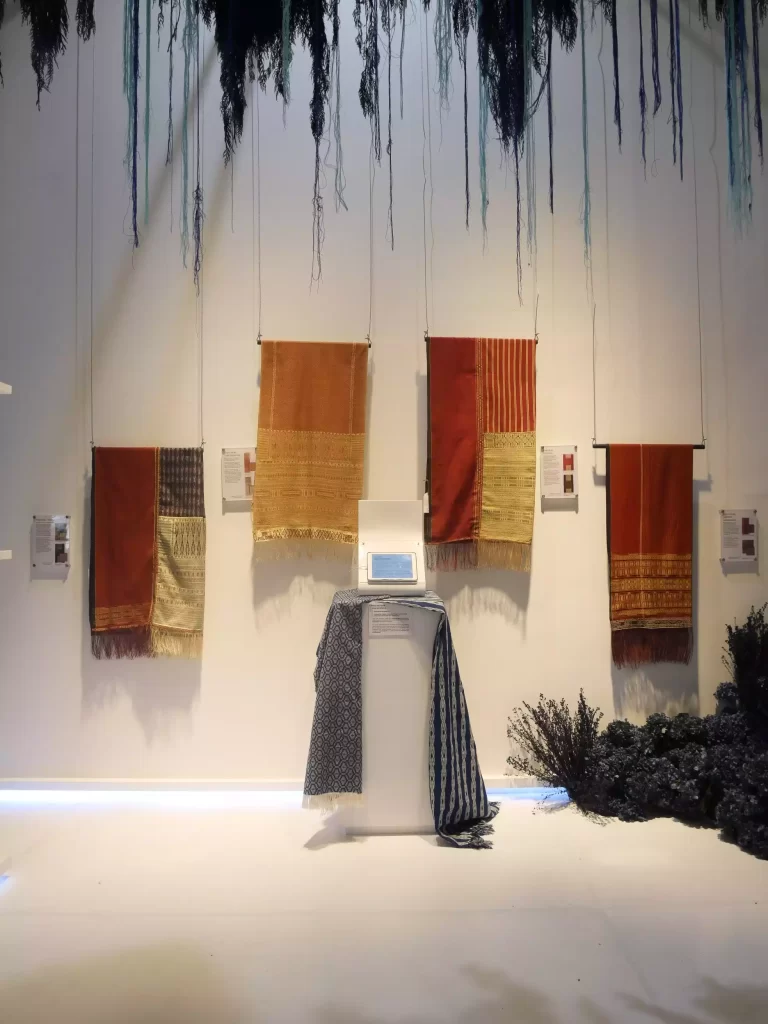 Tobatenun Gelar Pameran Tenun Batak ?Ekosistem Budaya & Masyarakat? di Adiwastra 2022