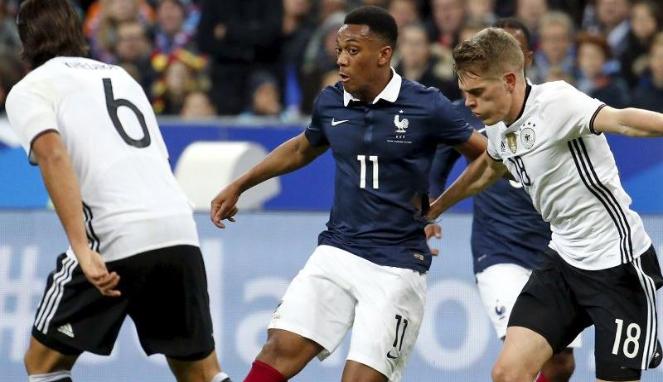 Suporter Inggris pun Nyanyikan “Marseillaise”