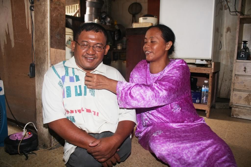 Pembuat Kerupuk Singkong Yang Tak Memiliki Kaki Namun Bersemangat Tinggi