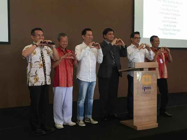 Roy Sembel: Karena Penulis Bukan Onta, Apa Kontribusi untuk Komunitas, Bangsa, dan Negara?