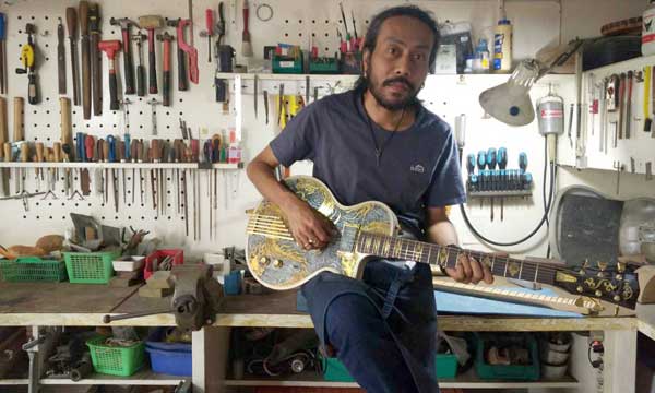 Pembuat Gitar Resonator Ivan Mulia, Karyanya Mendunia