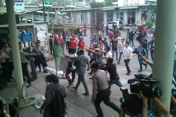Aksi Unjuk Rasa di KPK Ricuh