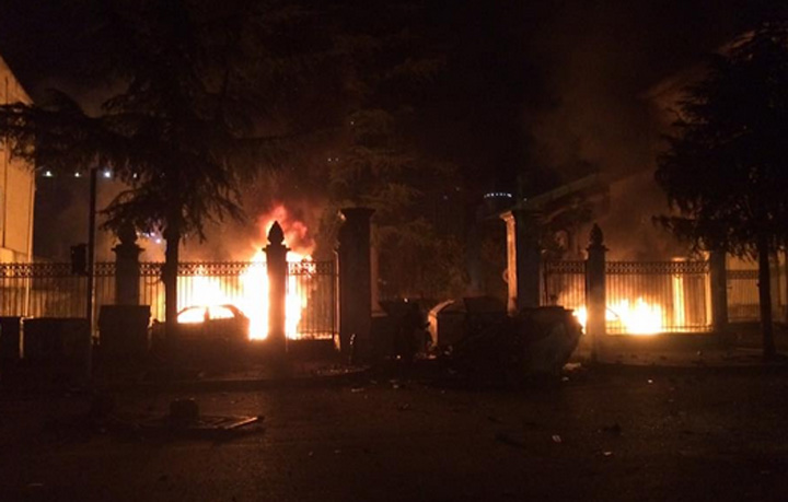 Kantor Polisi di Georgia Terbakar Akibat Kerusuhan