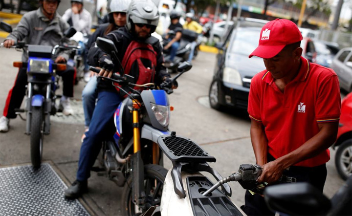 Kelangkaan Bahan Bakar Hinggapi Kota-Kota di Venezuela