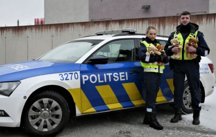 Mobil Polisi Estonia Bakal Dilengkapi Boneka Teddy Bear