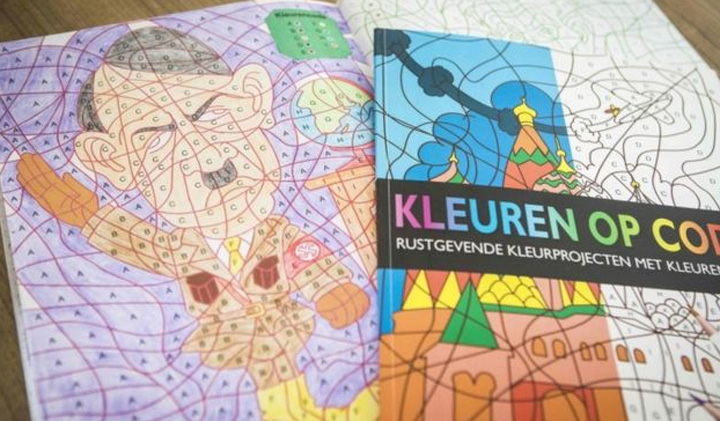 Netizen Belanda Dihebohkan Buku Mewarnai Bergambar Adolf Hitler