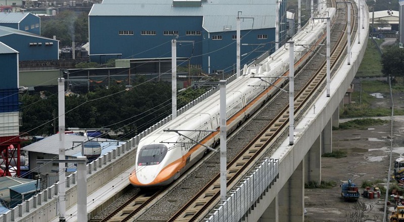 Kereta Cepat Whoosh Angkut 7 Juta Penumpang, Stasiun Karawang Resmi Beroperasi