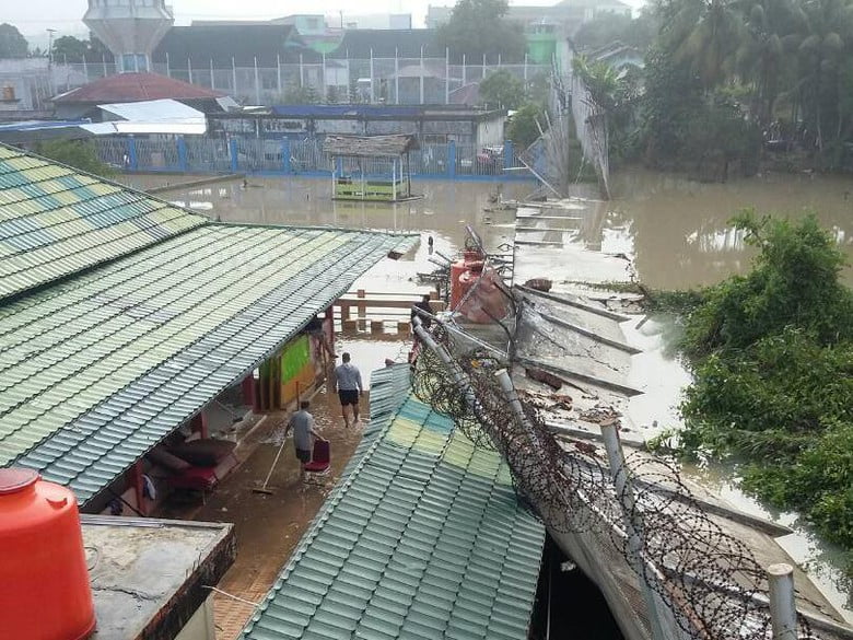 Dinding Lapas Klas IIA Jambi Jebol Diterjang Banjir, 76 Napi Kabur