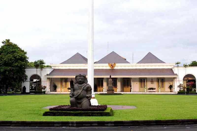 Yuk! Wisata ke Istana Negara Gedung Agung Yogyakarta
