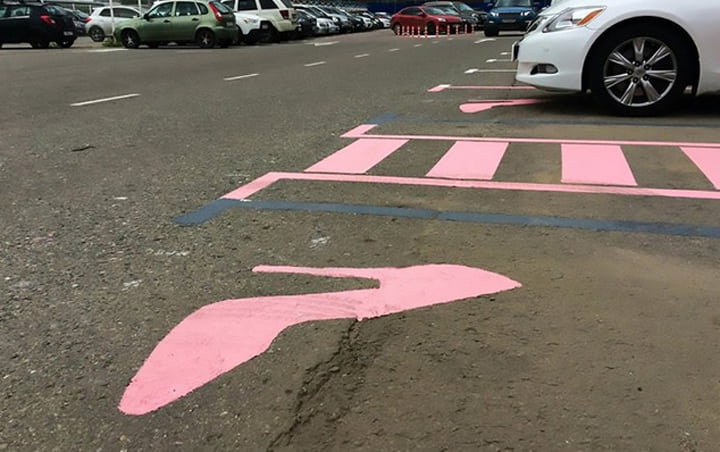 Bandara Ini Punya Tempat Parkir Mobil Khusus Wanita
