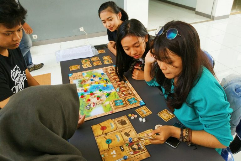 Mahasiswa UKSW Kembangkan Board Game Tentang Tingginya Toleransi Masyarakat Maluku