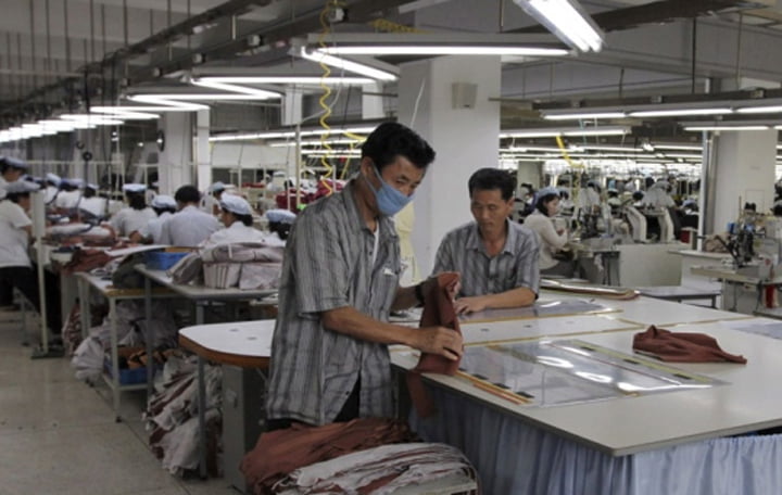 Korea Utara Diam-Diam Jual Pakaian dengan Label ?Made in China?