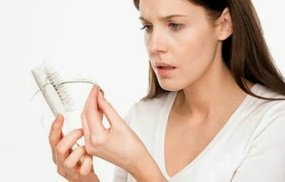 Jangan Sepelekan! Inilah 5 Hal Remeh Penyebab Utama Rambut Rontok