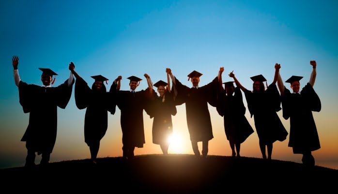 Jadi Sarjana, Lanjut Kuliah atau Langsung Bekerja?