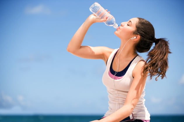 Ternyata Cara Kita Minum Air Selama Ini Salah? Yuk, Cek Kebenarannya