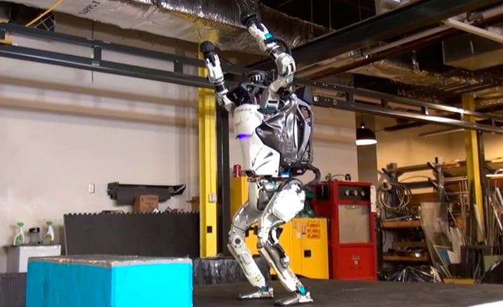 Hebat! Robot Ini Bisa Lakukan Salto Tanpa Terjatuh