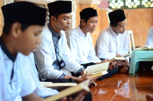 Masih Ragu? Inilah 4 Alasan Orang Tua Memasukkan Anaknya Ke Pondok Pesantren