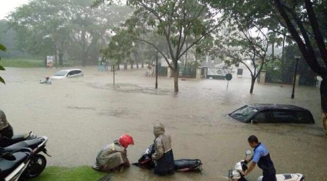 Surabaya Terperangkap Banjir, Salah Siapa?