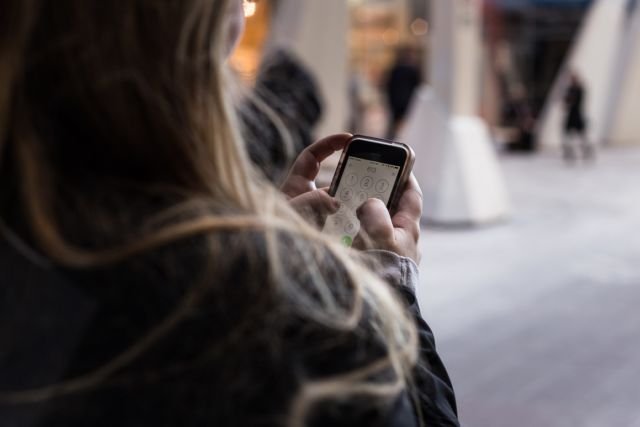 Tinggalkan Pekerjaan Dan Telepon Dua Orang Ini Sekarang