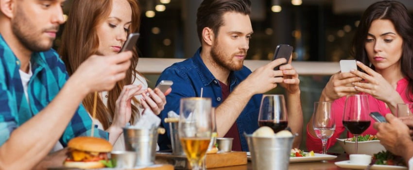 Kurangi Efek Negatif Terlalu Sering Mengoperasikan Gadget dengan 6 Kebiasaan Kecil Ini