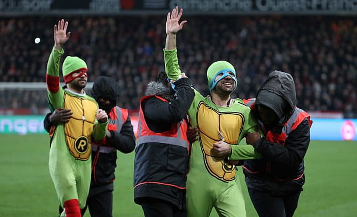 Heboh, Pemain PSG ?Diserang? Kura-kura Ninja