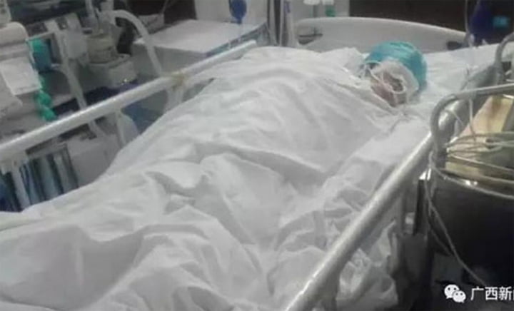 Dihukum Keluar Ruangan Saat Malam Dingin, Siswi Ini Terbaring Koma