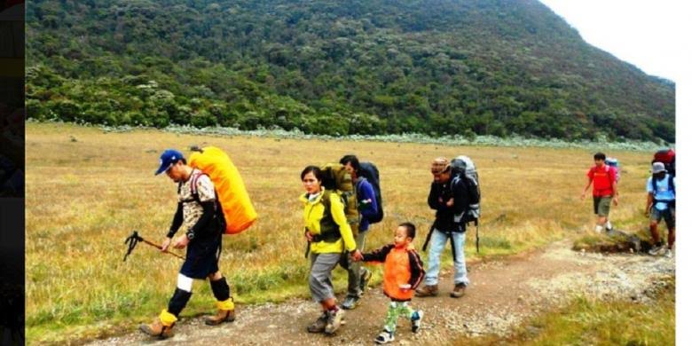 Hindari Pemakaian Celana Jeans Saat Mendaki Gunung, Agar Tidak Terjadi Hal Ini!