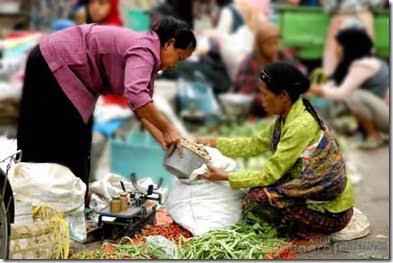 Wahai Para Ibu, Biasakanlah Diri Anda untuk Tidak Melakukan Hal Ini pada Pedagang Eceran!