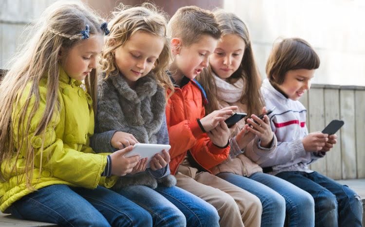 Wahai Para Orang Tua, Jangan Abaikan 3 Hal Ini dalam Mendidik Anak di Era Digital