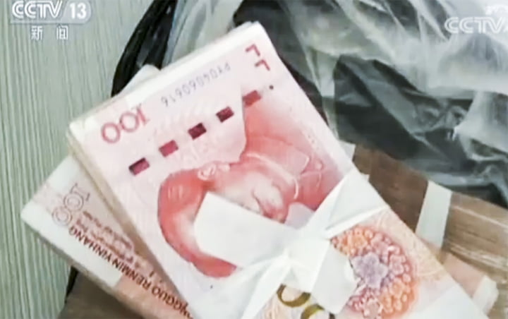 Temukan Uang Senilai 252 Juta Rupiah, Wanita Ini Memilih untuk Mengembalikannya