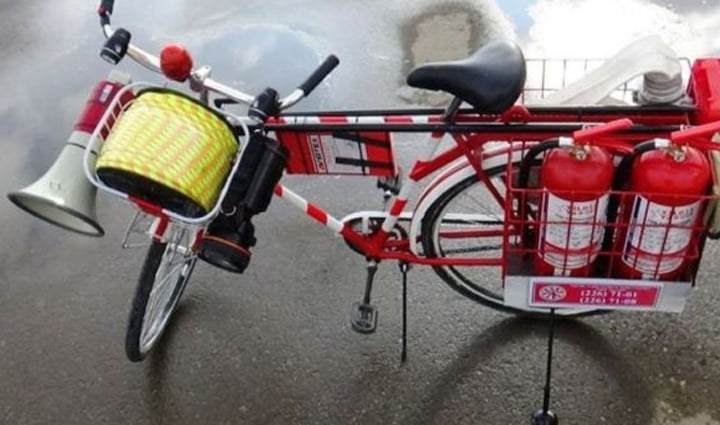 Pemadam Kebakaran di Negara Ini Gunakan Sepeda untuk Alat Transportasi