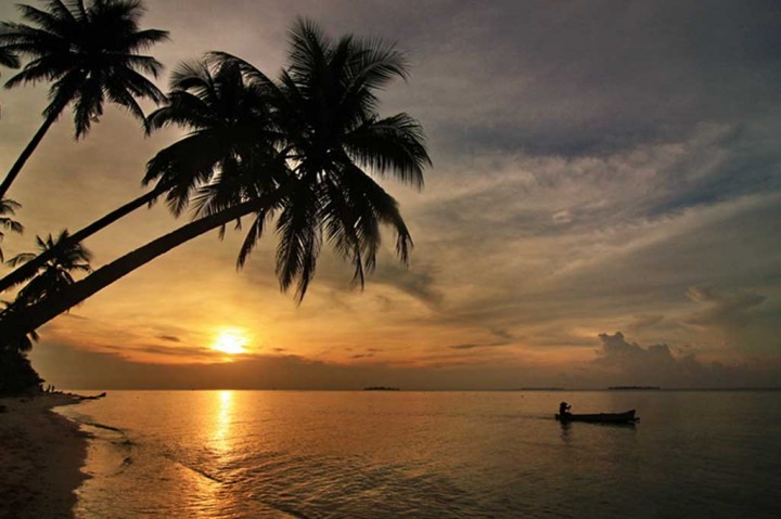 PANTAI TANJUNG GELAM