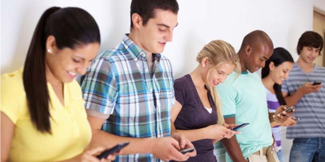 Sembuhkan Kecanduan Smartphone dengan Tips Ini
