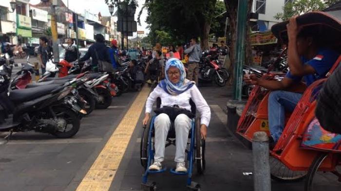 Perempuan Ini Mengendarai Kursi Roda dari Kota Gudeg Menuju Ibukota