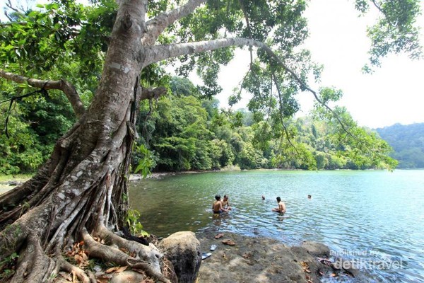 Danau Kastoba