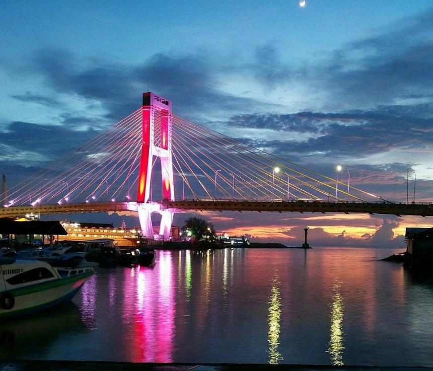 Jembatan Soekarno Manado