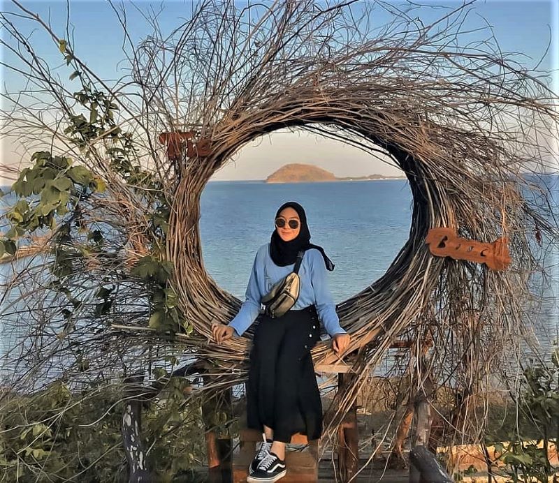 Pantai Mombhul