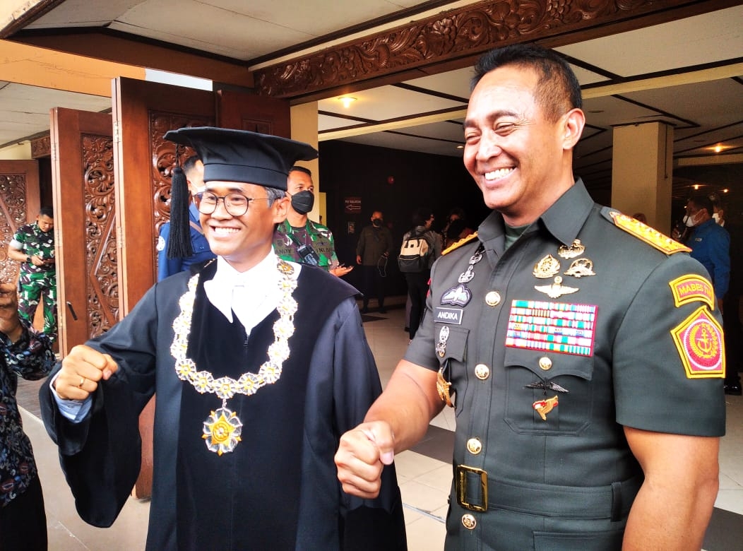 Panglima TNI Hadiri Wisuda Putranya, Andrew Perkasa di UGM