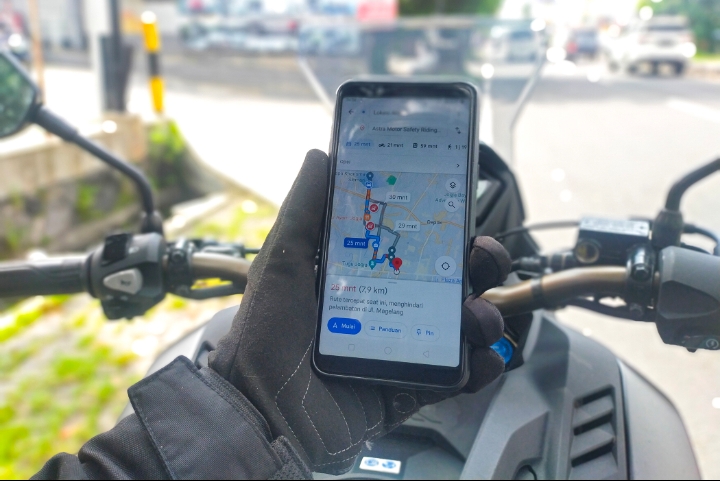 Tips Aman Bikers Gunakan Aplikasi Navigasi