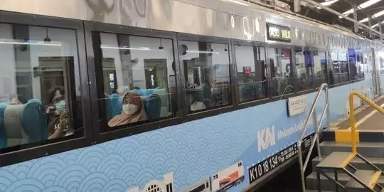 Ilustrasi penumpang kereta api (foto: Dény Hèrmawan)