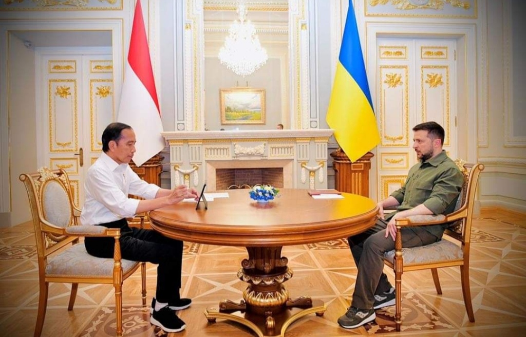 Inilah 4 Hasil Pertemuan Jokowi dan Presiden Zelensky di Ukraina Jokowi berdialog dengan Presiden Volodymyr Zelensky dan menghasilkan 4 poin utama. (Foto: Biro Pers Sekretariat Presiden)
