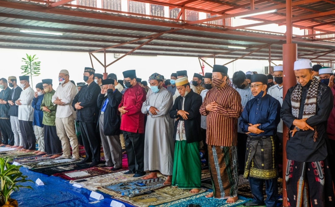 COVID-19 Terkendali di Brunei, Ribuan Masyarakat Indonesia Salat Idul Adha Bersama di KBRI Bandar Seri Begawan Ribuan WNI salat Idul Adha bersama di KBRI Bandar Seri Begawan (foto: ist)